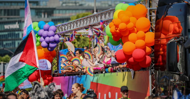 Berlin : plusieurs blessés après un incident impliquant une voiture lors de la gay pride