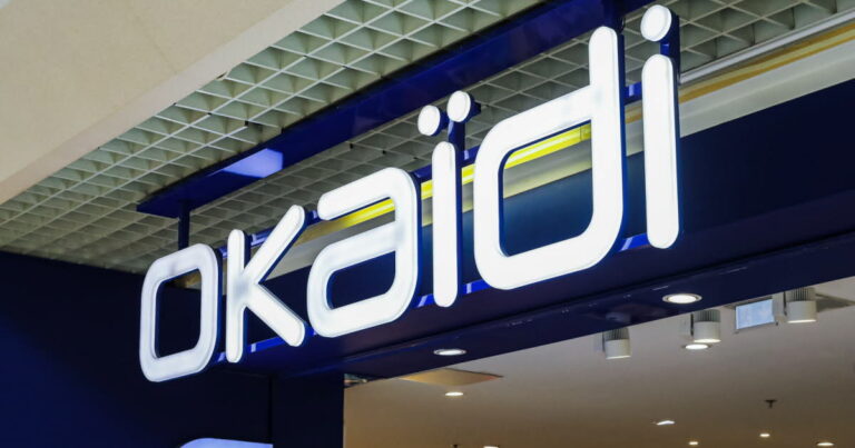 Okaïdi, marque de vêtements pour enfants, sort de redressement judiciaire en France.