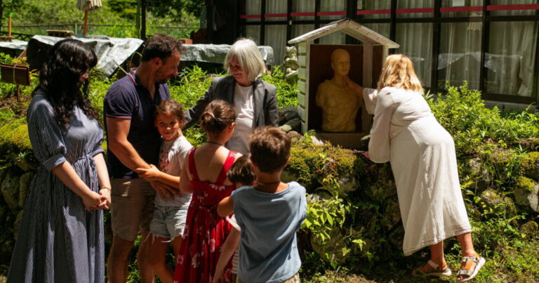 Disparition de Tiphaine Véron : une statue inaugurée à Nikko, Japon, après huit ans.