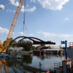 Une passerelle de 158 mètres installée au-dessus du bassin Dusuzeau à Strasbourg