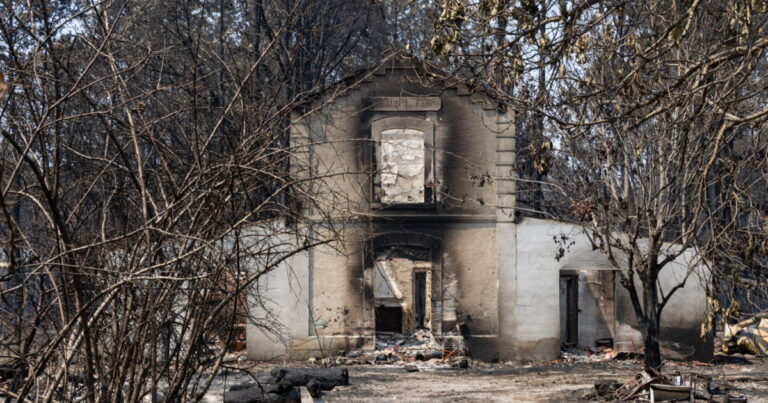 Incendies : dix départements en alerte aux orages, trafic ferroviaire repris au sud de Bordeaux