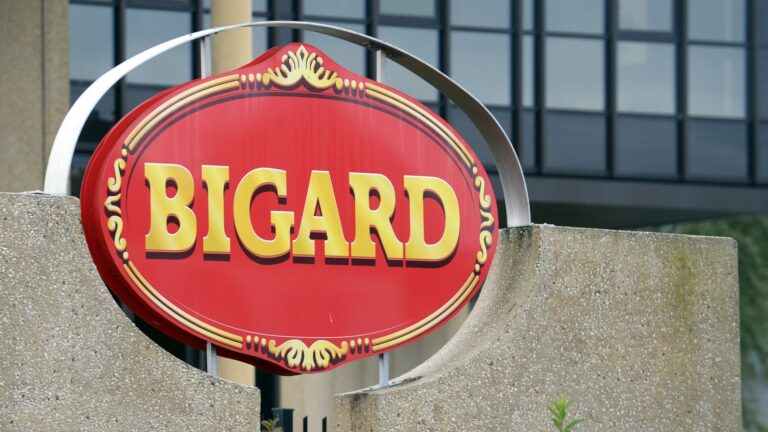 Agriculteurs bloquent une quinzaine d’abattoirs Bigard pour protester contre la baisse des prix de la viande