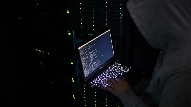 Cyberattaque contre la Fédération Française d’Équitation revendiquée par des hackers politiques.