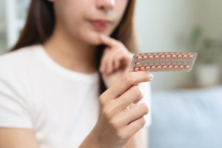 Risques de tumeurs cérébrales liés aux pilules contraceptives : réaction ferme de l’UE