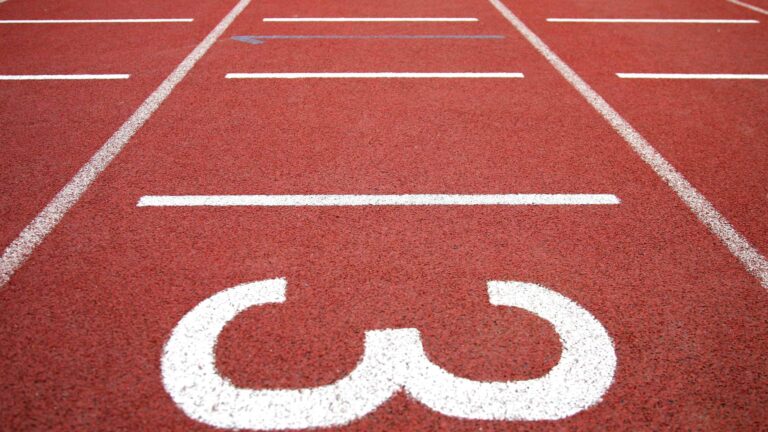 L’athlétisme français face à des résultats décevants aux JO, recherche de nouveaux talents.