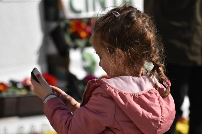 Interdiction des réseaux sociaux pour les mineurs de moins de 15 ans : état des lieux en France.