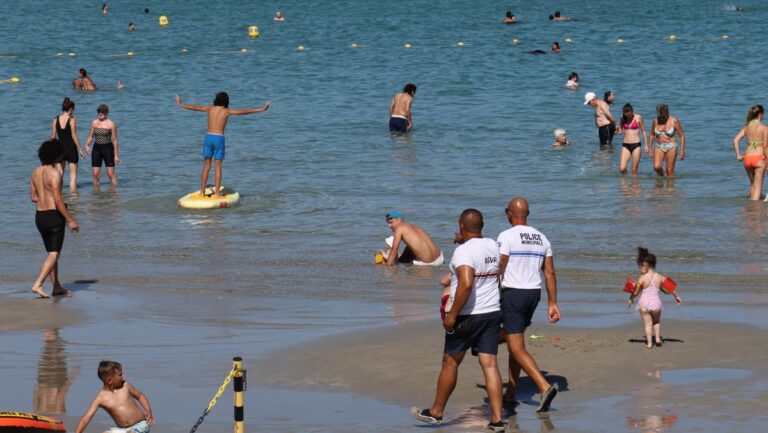 Renforcement de la présence policière sur les plages de La Ciotat jugé rassurant par les usagers.