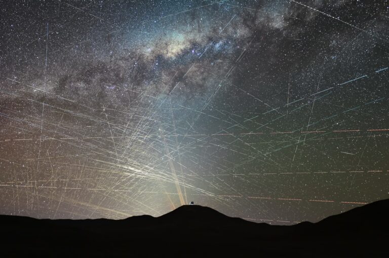Les astronomes alertent sur la disparition potentielle du ciel étoilé pour l’humanité.