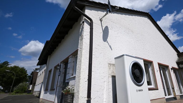 Bercy présente un plan d’électrification avec paiement différé pour les pompes à chaleur.