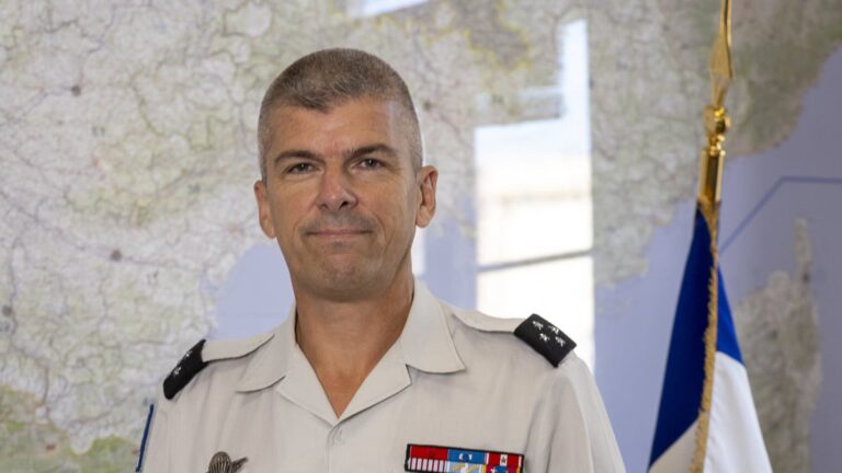 Le général Métayer souligne le défilé du 14-Juillet comme un moyen de fédérer les citoyens.