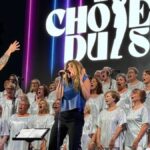 La tournée « Ça, c’est le Sud » avec Julie Zenatti et le Chœur du Sud à Arles.