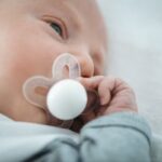 Les prénoms les plus populaires pour les bébés en Belgique en 2025 révélés par l&rsquo;Institut des statistiques.