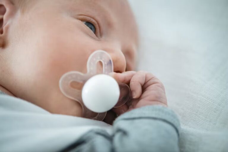 Les prénoms les plus populaires pour les bébés en Belgique en 2025 révélés par l’Institut des statistiques.