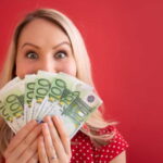 Prime au bac : les banques offrent jusqu’à 160 euros pour une mention en France.