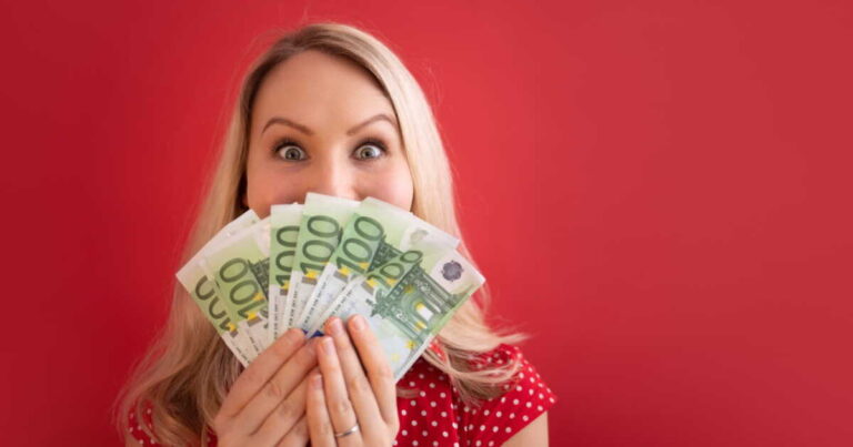 Prime au bac : les banques offrent jusqu’à 160 euros pour une mention en France.