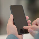 Apple intensifie ses efforts contre le pistage en ligne, malgré les limites des navigateurs.