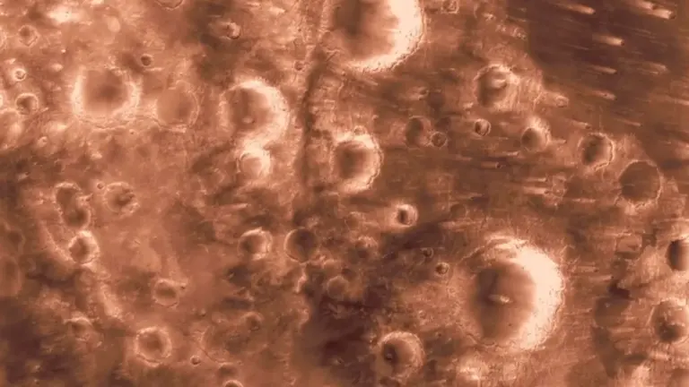 La sonde Psyche de la NASA observe Mars à 4 609 km d’altitude.