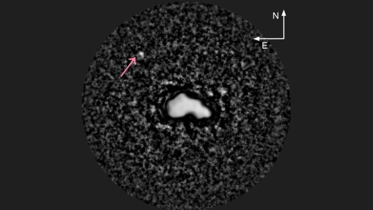 Découverte d’un astéroïde à trois têtes dans le système solaire avec une petite lune.