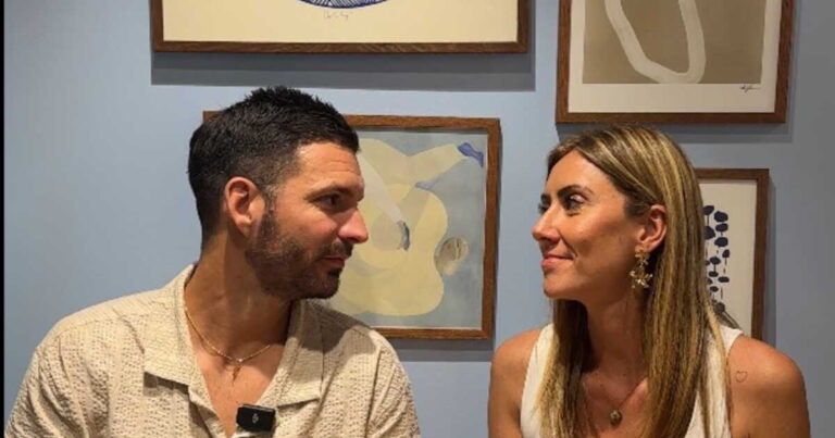 Laury et Antonin, tatouage commun en Italie : un symbole de leur voyage partagé.
