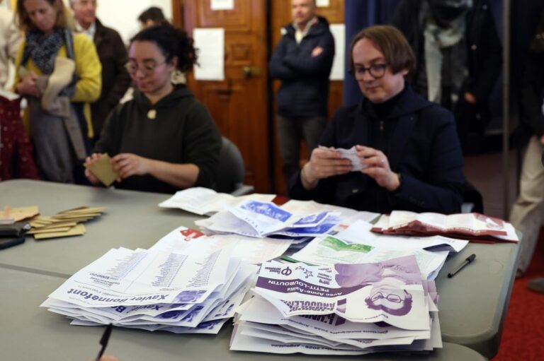 Validation des comptes de campagne des candidats aux municipales à Angoulême.