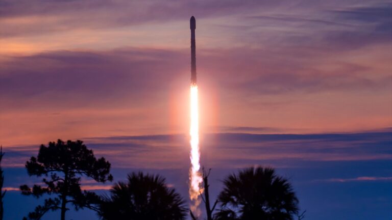 SpaceX réalise un lancement de Falcon 9, établissant un nouveau record avec 36 missions.