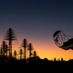 Le radiotélescope SKA, projet international, débutera son exploitation avec des avancées scientifiques.
