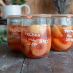 Conserve maison : recette simple de bocaux de pêches au sirop pour l’été