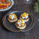 Briochettes au fromage de chèvre et kaki : un apéritif raffiné pour les fêtes de fin d&rsquo;année