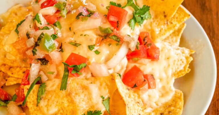Recette de nachos maison au cheddar fondu pour un repas convivial à partager