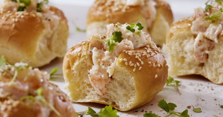 Recette de mini burgers aux crevettes : une option culinaire populaire en France
