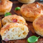 Recette de mini muffins jambon-fromage : préparation simple et rapide pour les repas légers.