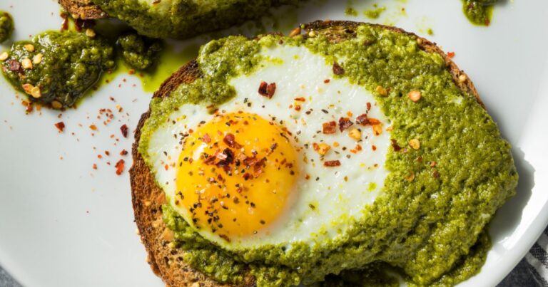 Recette de pesto eggs toasts : une préparation simple et rapide pour le petit-déjeuner