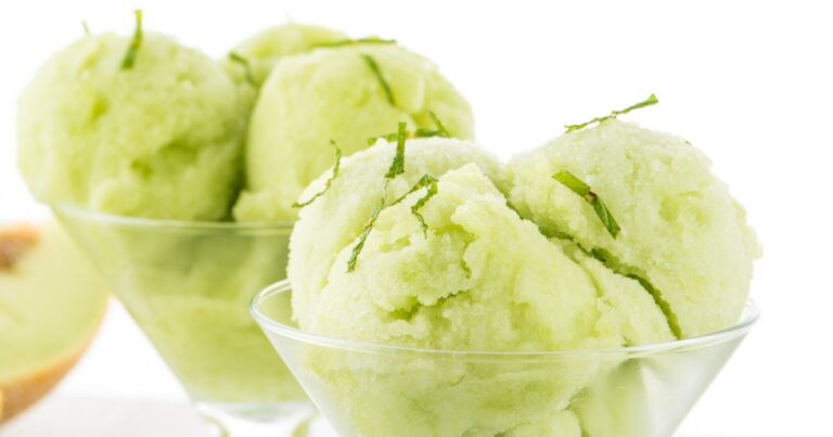 Recette de sorbet au melon canari : préparation simple et rafraîchissante pour l’été.