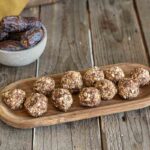 Recette de boules énergétiques à base de dattes et cacao sans cuisson pour une collation saine