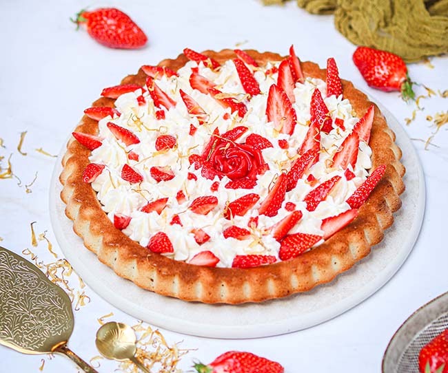 Gâteau fraise chantilly : une tradition pâtissière française revisitée par des chefs locaux