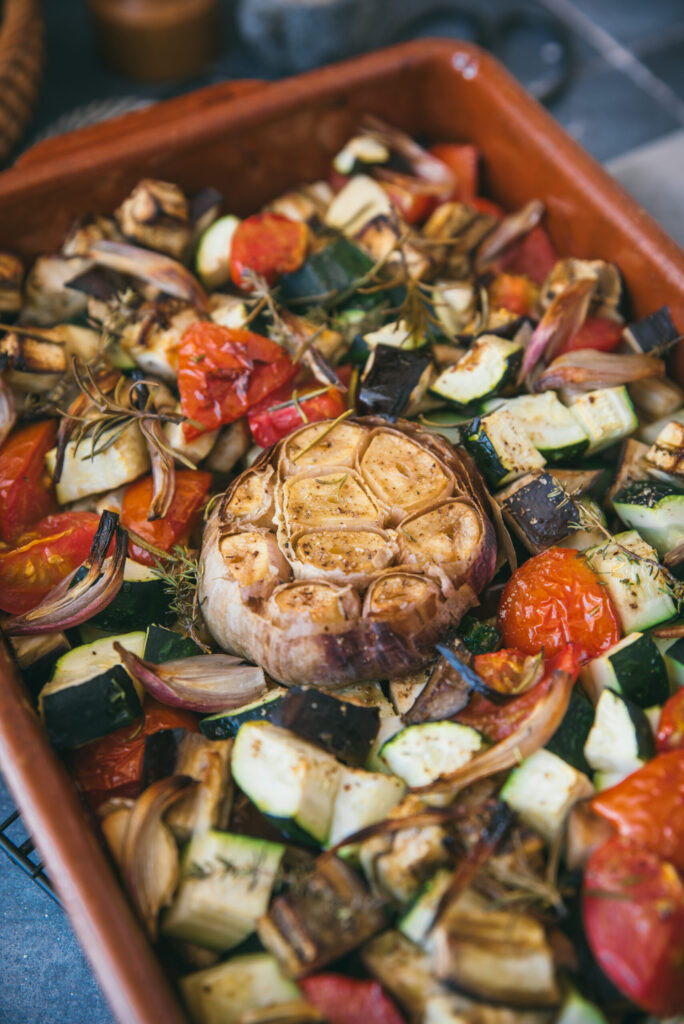Légumes d’été rôtis au four : une méthode de cuisson saine et savoureuse.