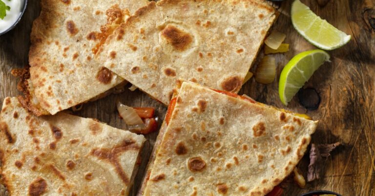 Recette de quesadillas au cheddar et poivrons : une option rapide pour les repas du soir.