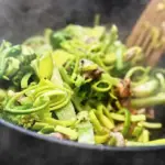 Trois recettes à réaliser avec le wok George Wilkinson disponible chez Action.
