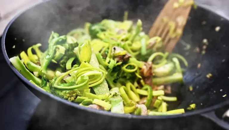 Trois recettes à réaliser avec le wok George Wilkinson disponible chez Action.