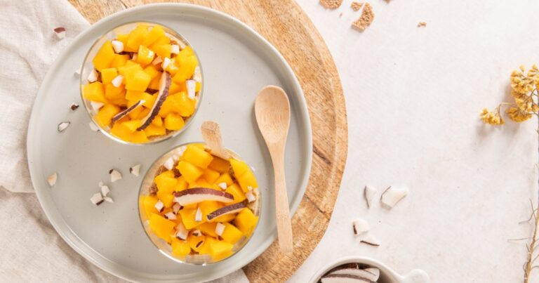 Recette de yaourt à la mangue et noix de coco : un dessert simple et nutritif à réaliser chez soi