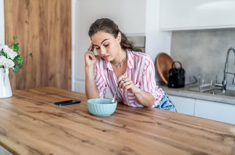 Les parents célibataires redoutent le dimanche pour dîner seuls, selon une étude.