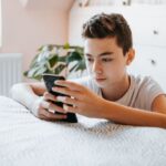 Une étude établit un lien entre l&rsquo;utilisation des réseaux sociaux et le TDAH chez les adolescents.