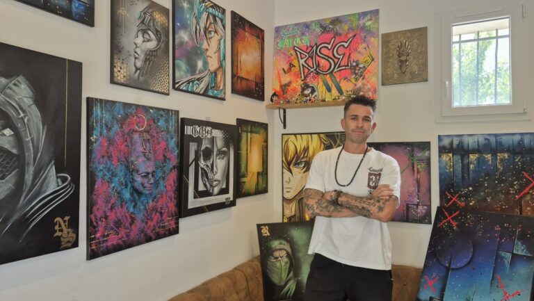 Romain Hatier, peintre à Manosque, considère l’art comme une thérapie personnelle.
