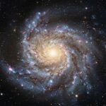 Rotation des galaxies : la matière visible insuffisante pour expliquer leur mouvement.