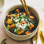 Recette de salade de lentilles, patate douce et halloumi pour un repas végétarien équilibré