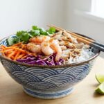 Recette de salade de vermicelle de riz aux crevettes et poulet pour un repas équilibré.