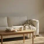 Le minimalisme chaleureux dans l&rsquo;intérieur réduit le stress, selon des études récentes.