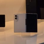Le Galaxy Z Fold 8 présenté dans un Samsung Store, révélant son nouveau format.