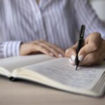 L’écriture manuscrite améliore la mémoire et l’apprentissage, selon des chercheurs.