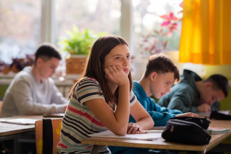 Augmentation de 60 % des recours à la médiation de l’Éducation nationale pour phobie scolaire et anxiété.